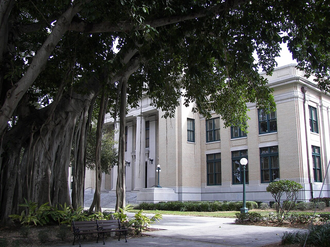 Old Lee County Courthouse, Florida — jurisdiction of the Wilson trial.